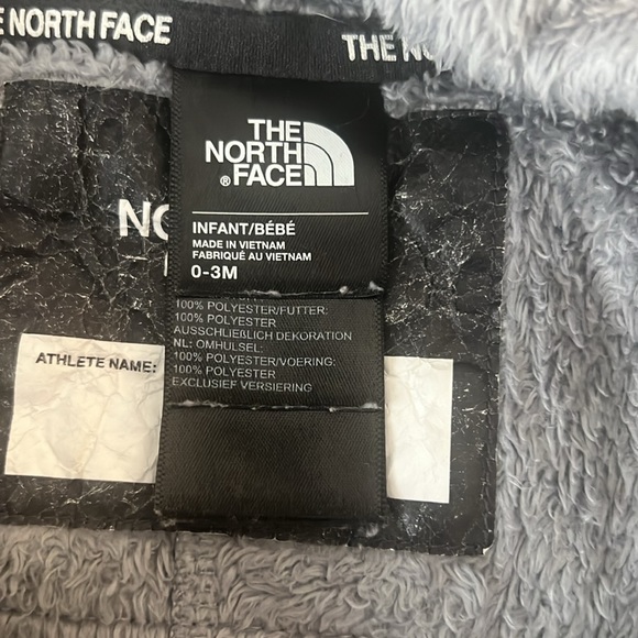 Adorable North Face Newborn to 3 month zip up - Picture 3 of 5